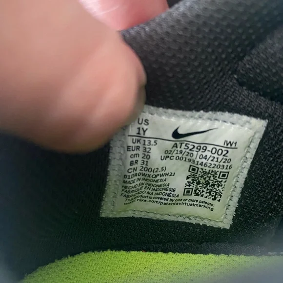 Nike Kids Black and White Low-Top Sneakers - Picture 6 of 6